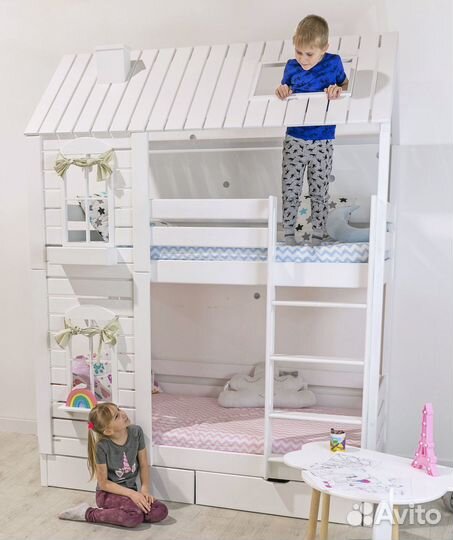 Двухъярусная кровать с крышей