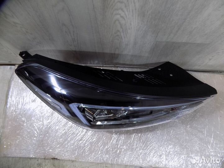 Фара правая Hyundai Tucson