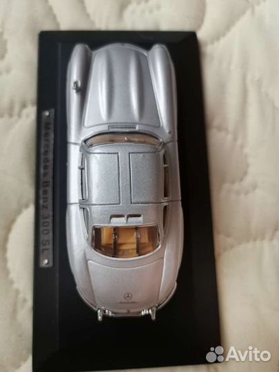 Модель автомобиля Mercedes Benz 300 SL