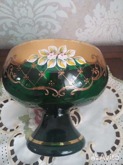 Ваза для фруктов на ножке