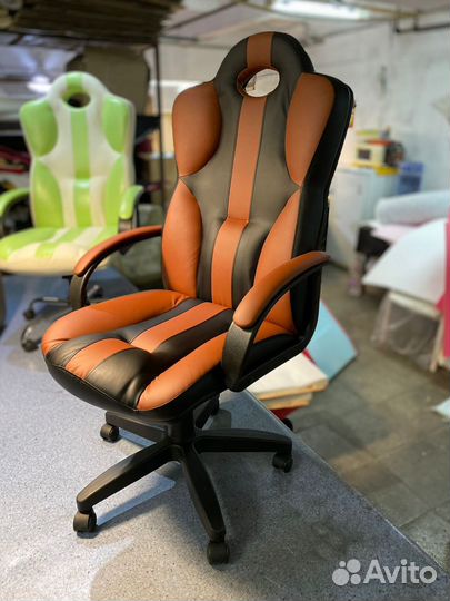 Офисное кресло