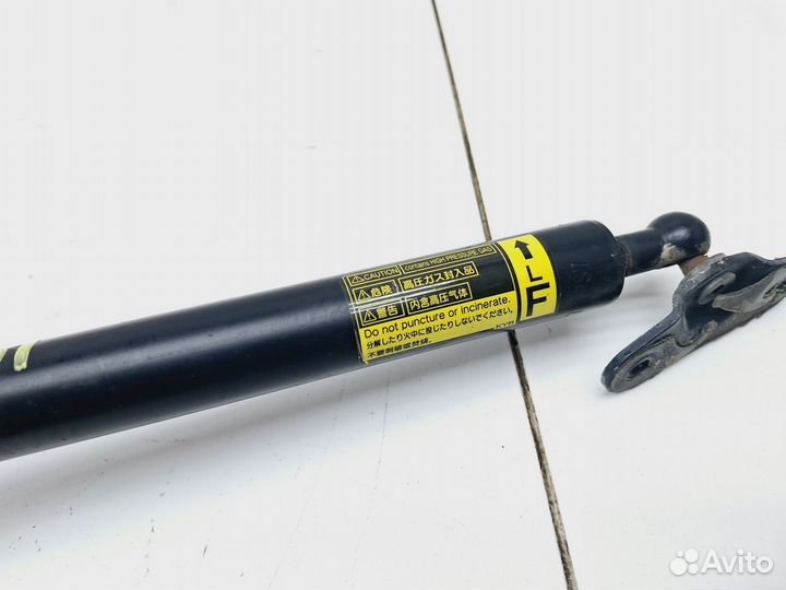 Амортизатор двери багажника Toyota Highlander II