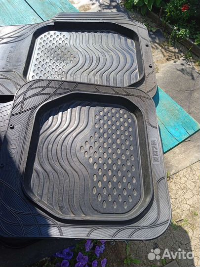 Автомобильные коврики резиновые