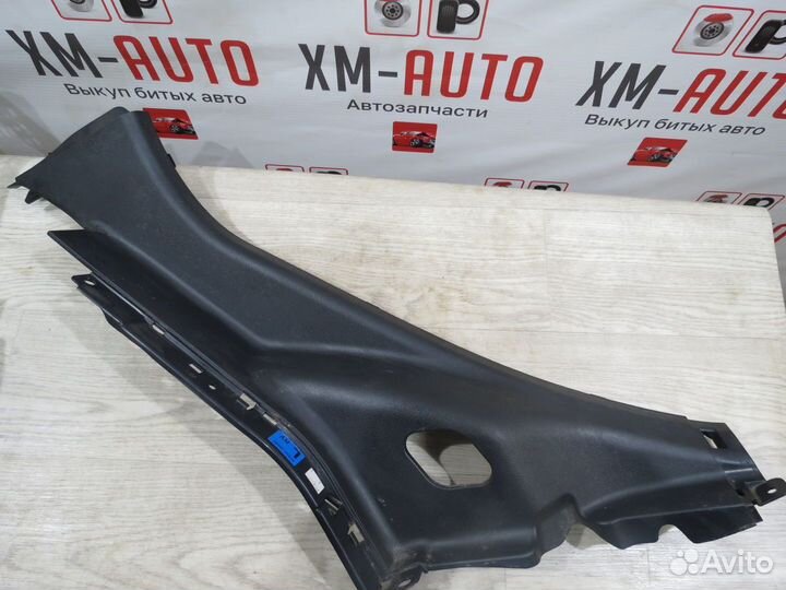 Накладка задней левой стойки Hyundai Solaris