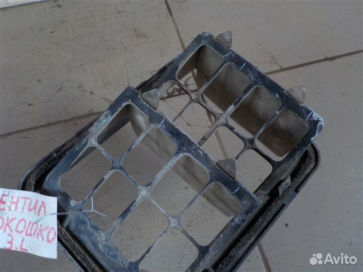 Решетка вентелиционная задняя левая Mitsubishi