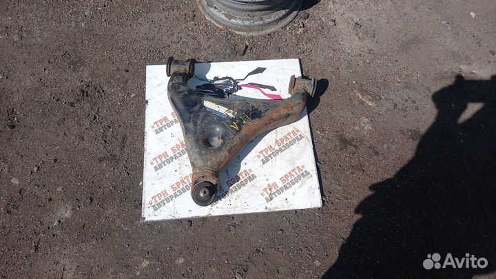 Мерседес Спринтер Рычаг передний левый нижний