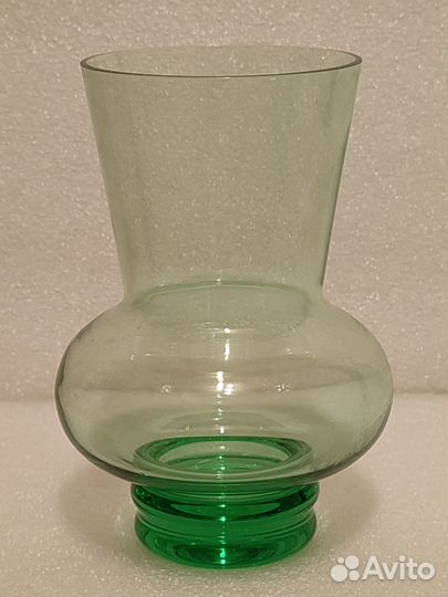 Ваза маленькая. Мини. Вазочка. Зелёное стекло