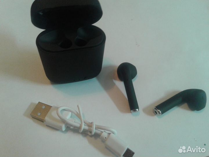Беспроводные наушники AirPods