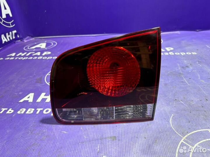 Фонарь в крышку багажника правый Volkswagen