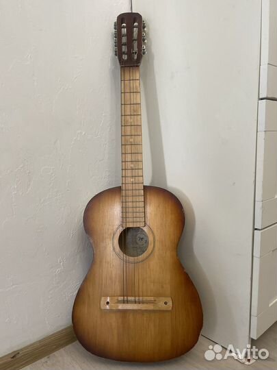 Акустическая гитара