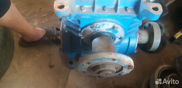 Угловой редуктор