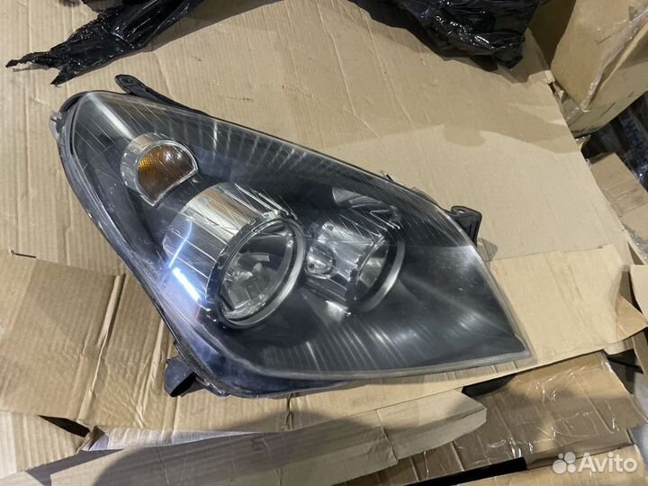 Фара правая черная opel astra H