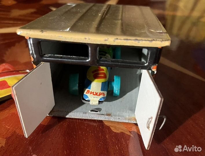 Машинки гоночные/гараж жесть СССР