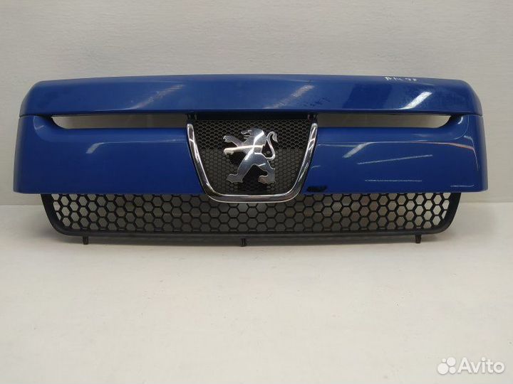 Б/У Б/У Решетка радиатора 1493130077