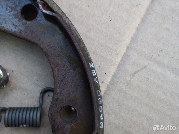 Комплект колодок ручника Ниссан Х-трейл т30