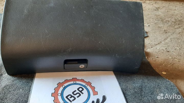 Бардачок Toyota Avensis AZT 250 2003-2006