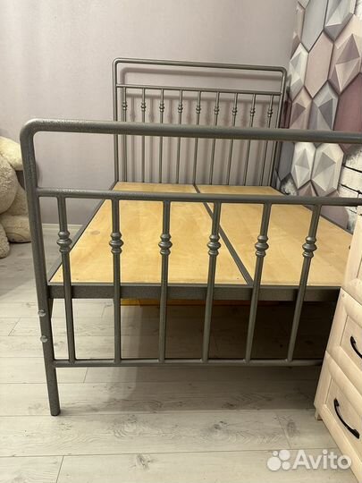 Кровать кованая