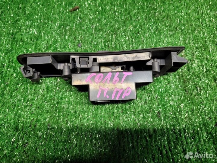 Кнопка стеклоподъёмника Mitsubishi Colt