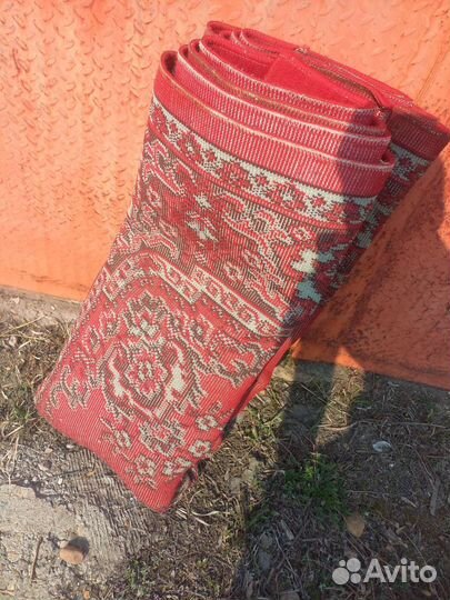 Ковёр шерстяной,красивый