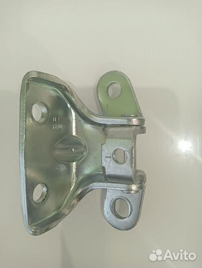 Петля левой передней двери Kia Ceed JD