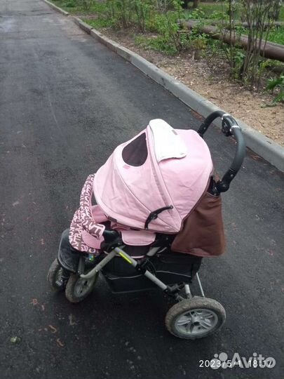 Детская прогулочная коляска
