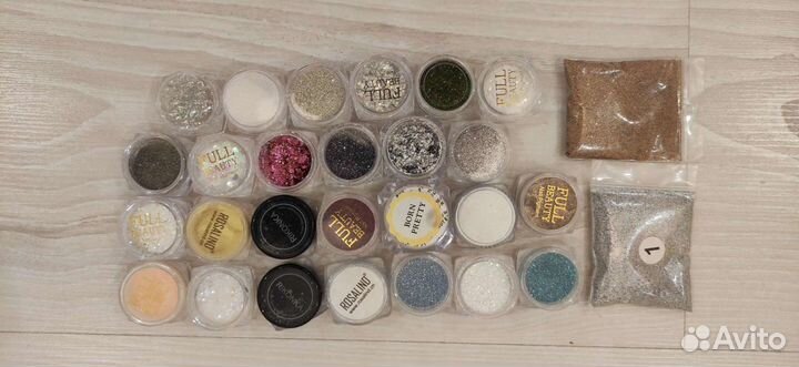 Втирки, стразы, блёстки, стемпинг, дизайн ногтей