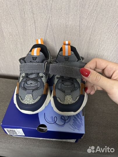 Кроссовки для мальчика 23
