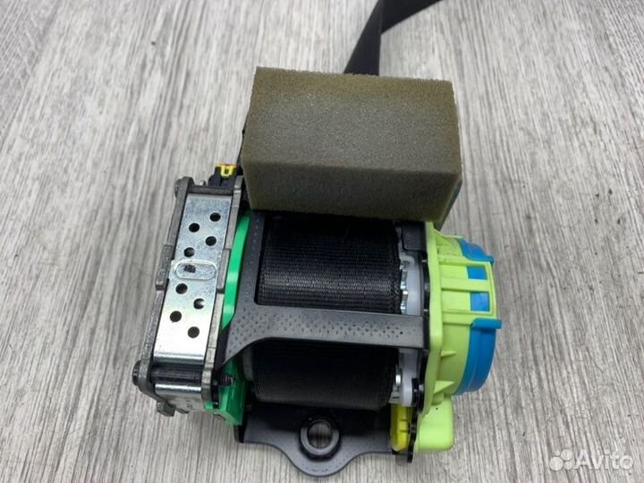 Ремень безопасности с пиропатроном передний Audi