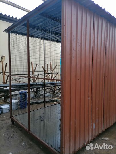 Павильон,вольер для животного,крупной хищной птицы