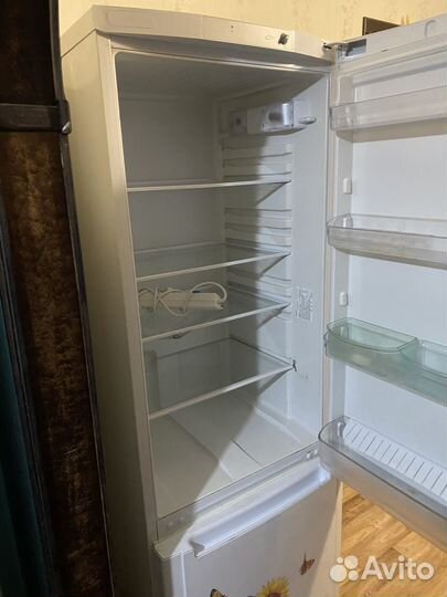 Холодильник ariston HBM1181.3 Б/У