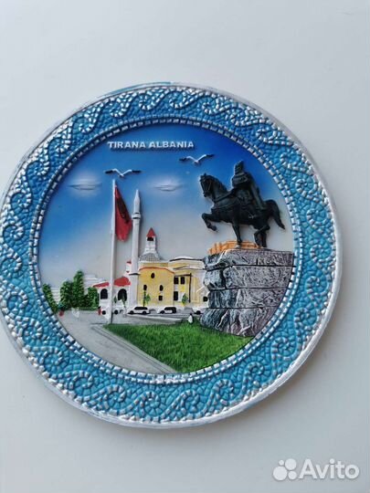 Сувенирные тарелки из разных стран