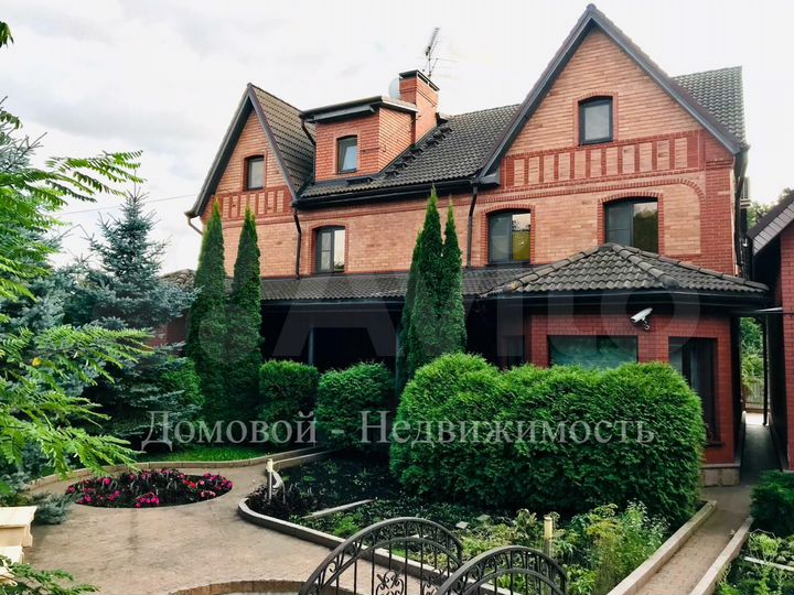 Дом 375 м² на участке 14 сот.