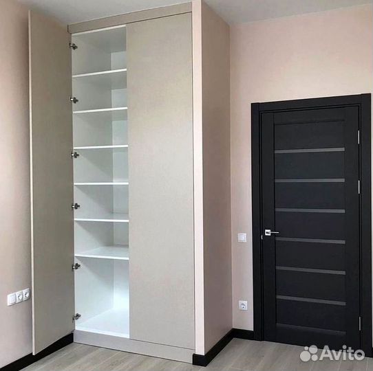 Угловой шкаф распашной