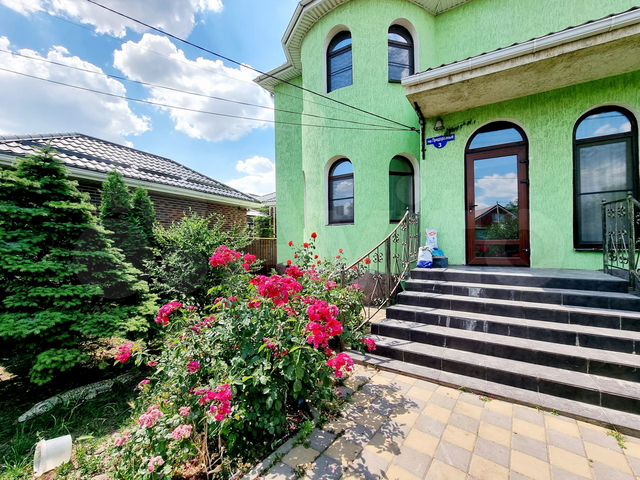 Дом 339,5 м² на участке 8,5 сот.