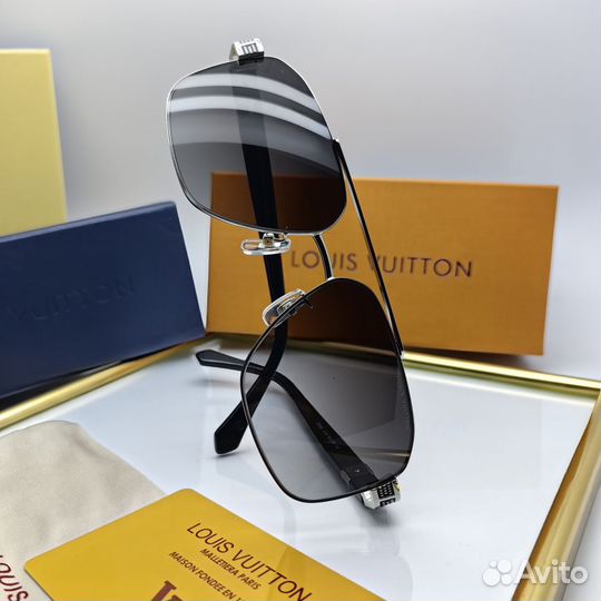 Солнцезащитные очки Louis Vuitton