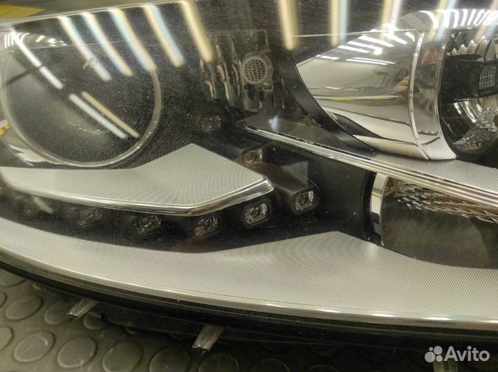 Фара правая Volkswagen Passat CC