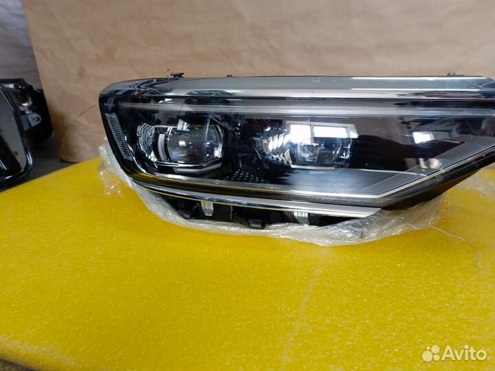 Фара на Passat b8