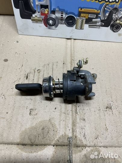 Кнопка багажника Audi 80 B3 1991 г