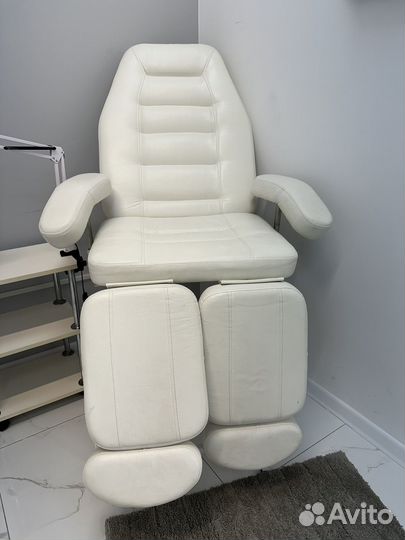 Педикюрное кресло, стол, тумба