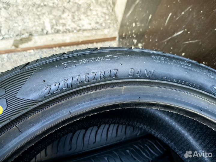 Maxxis MA-Z4S Victra 225/45 R17