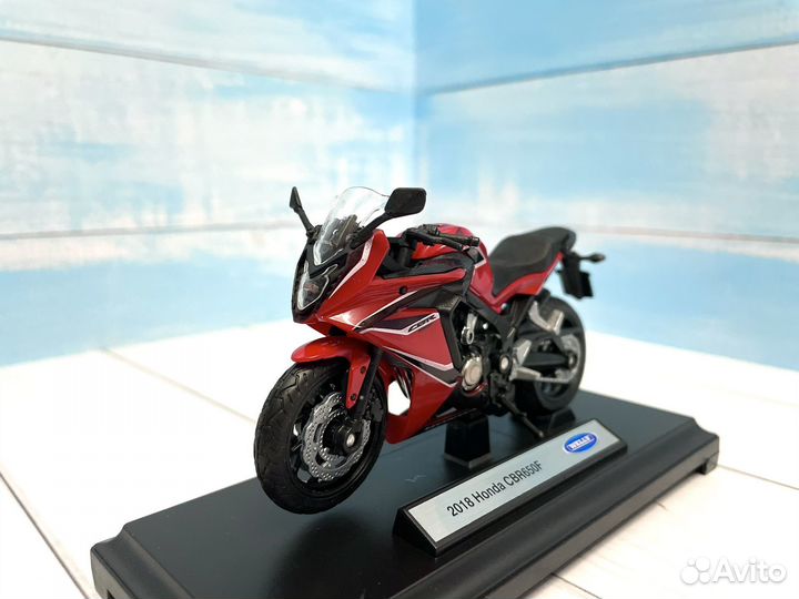 Модель мотоцикла Honda CBR600 1:18 красный