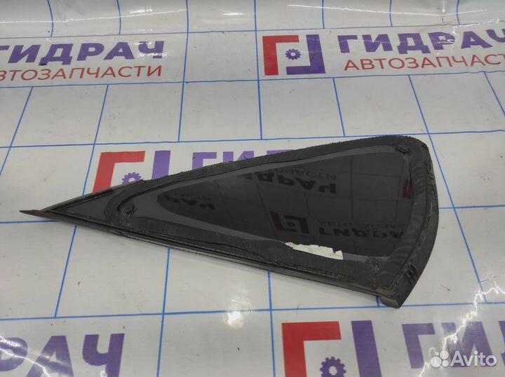 Стекло кузовное глухое правое Volkswagen Polo Seda