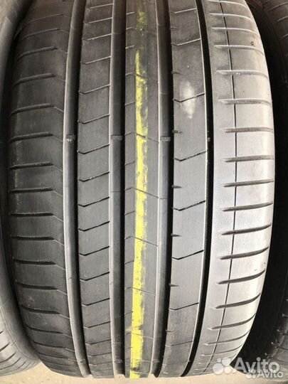 Pirelli P Zero PZ4 275/30 R21 98Y