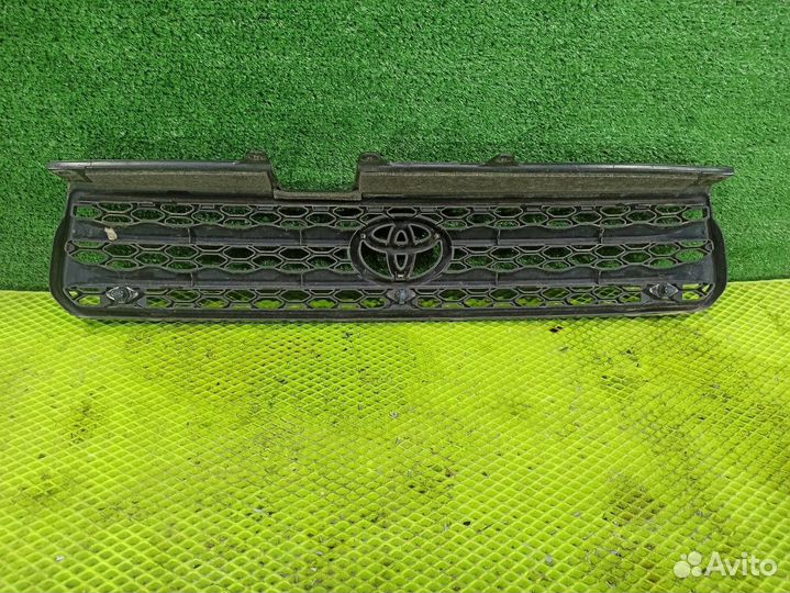 Решетка радиатора Toyota RAV4