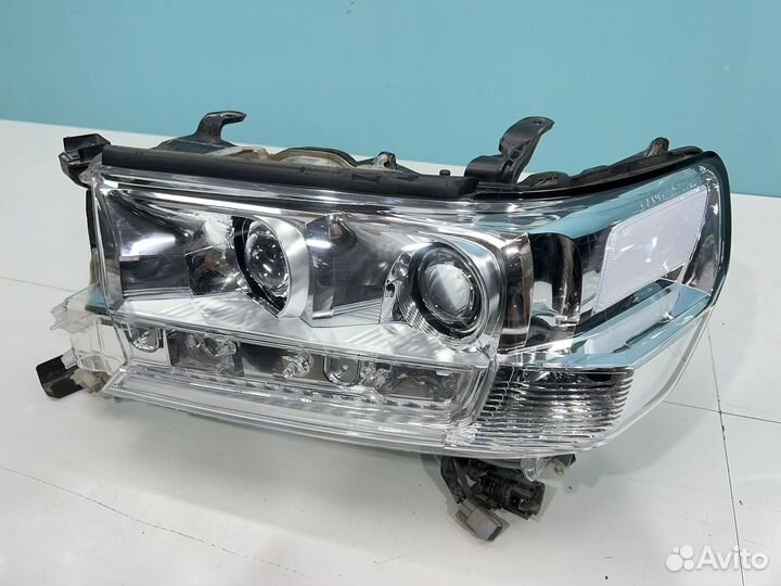 Фара левая LED Toyota Land Cruiser 200 (2015-2021)