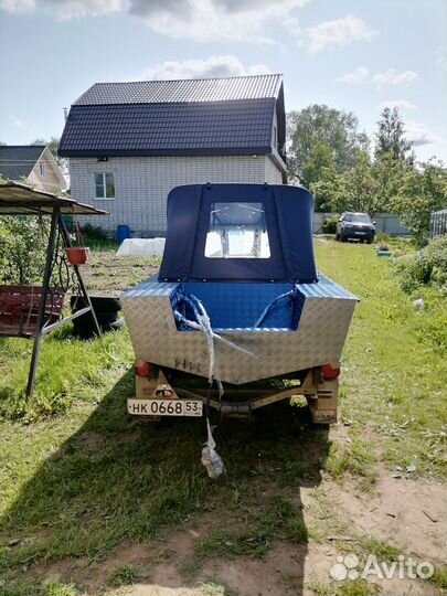 Лодка Днепр с мотором