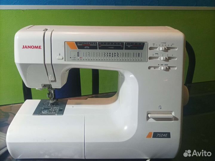 Швейная машина Janome
