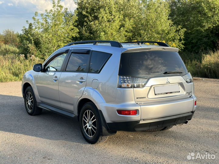 Mitsubishi Outlander, 2011