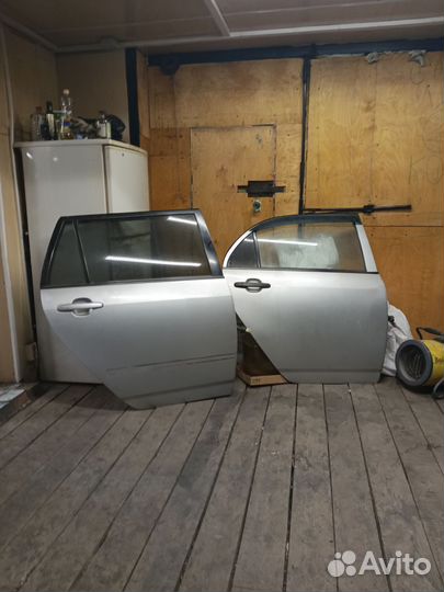 Двери на toyota corolla 120 задняя правая