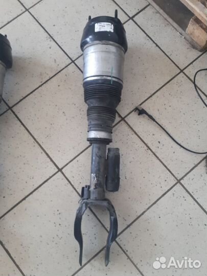 Стойка амортизатора (Пневмоподвеска) передняя